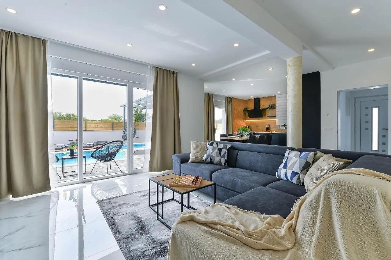 Luxury Villa Jomani With Heated Pool ビビニェ 0*,  クロアチア
