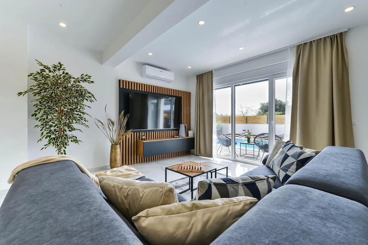 Luxury Villa Jomani With Heated Pool ビビニェ クロアチア