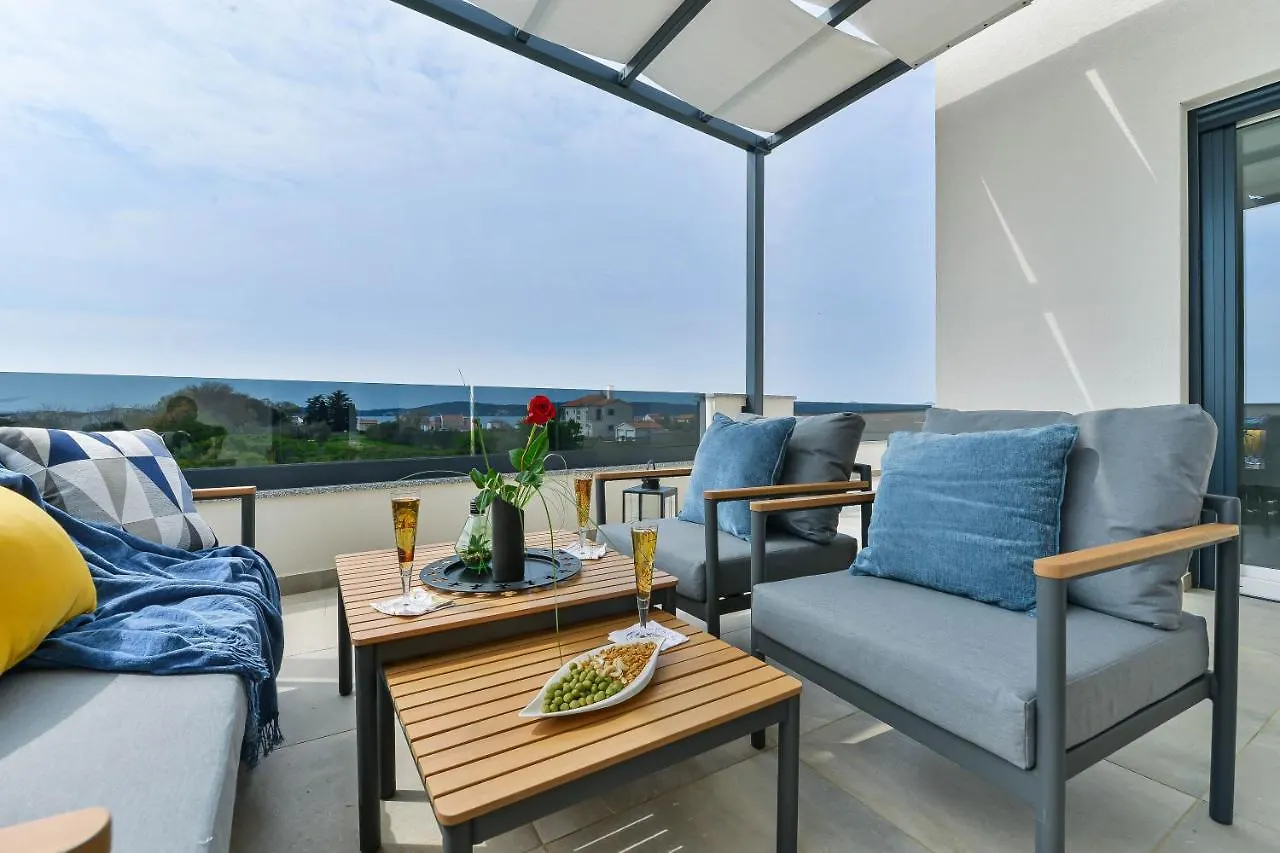 Luxury Villa Jomani With Heated Pool ビビニェ