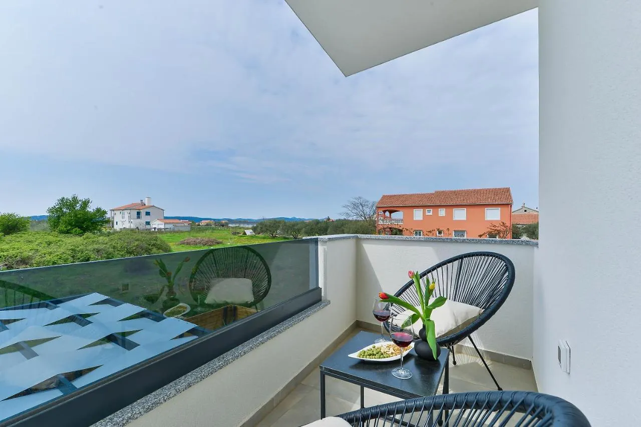 Luxury Villa Jomani With Heated Pool ビビニェ